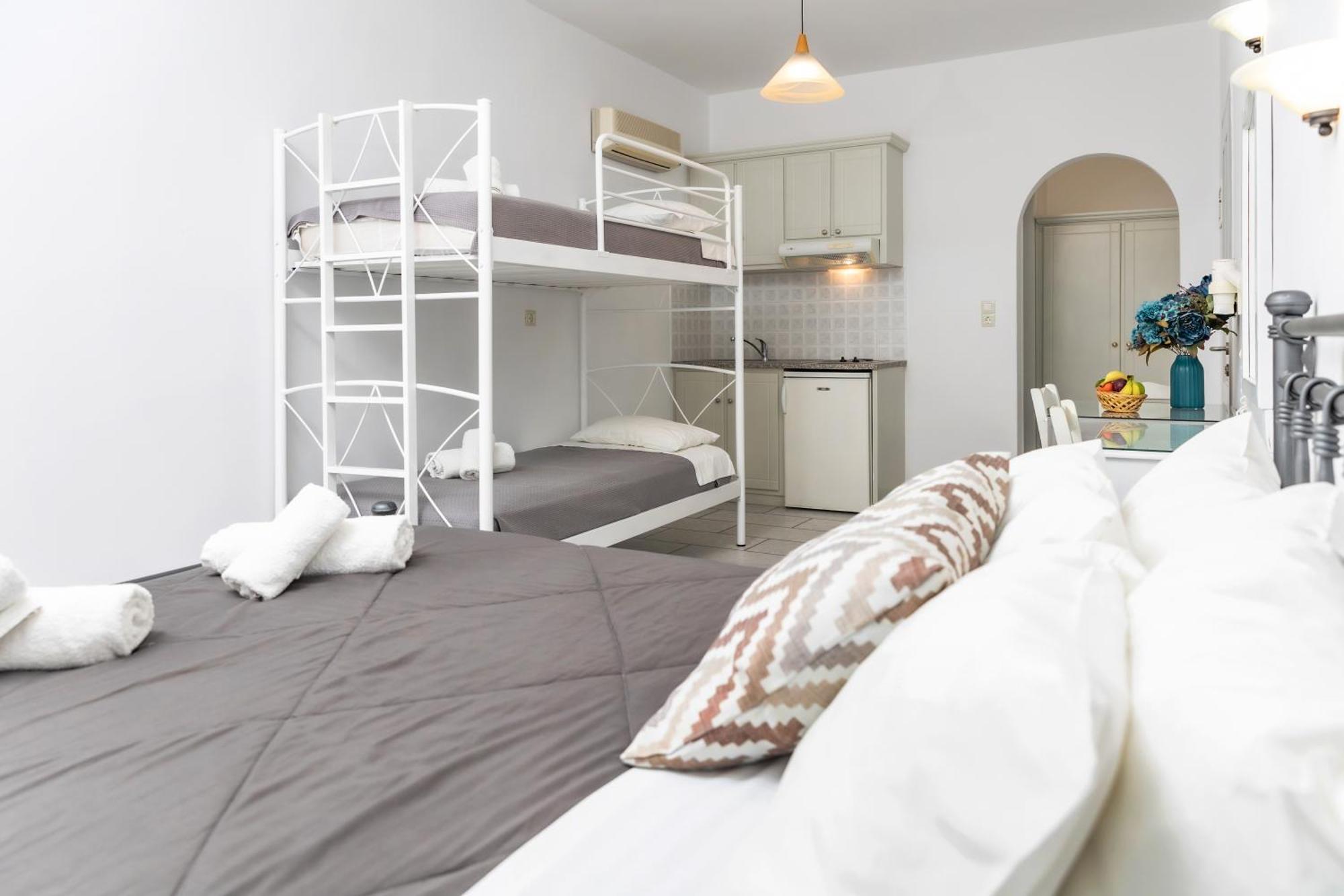 Naxos City Depis Studios & Apartments מראה חיצוני תמונה